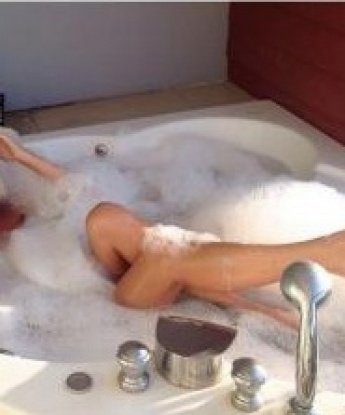 Мои услуги наполнены страстным желанием угодить тебе: оральный секс, классический секс, эротический массаж – выбирай на свой вкус. Хочешь испытать безудержную страсть? Я умею творить чудеса с телом и душой. Мои клиенты говорят, что я лучшая в Москве, ведь я предлагаю высший класс сервиса и полное погружение в мир удовольствия. В моих фото ты увидишь настоящую красоту и чувственность. Не упускай шанс окунуться в океан наслаждения! Алёна