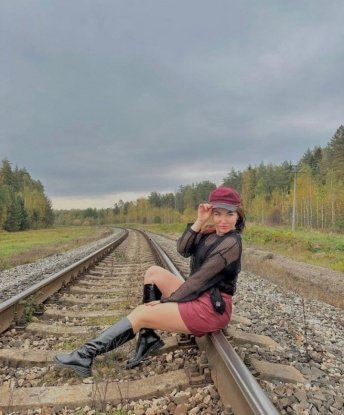 Живу в Москве и знаю все ее горячие места. 💋
Я креативна и нежна, с опытом, который меня превращает в истинную мастерицу в постели. Позволь мне сделать моменты сексуального блаженства незабываемыми для тебя. 😈
Мои услуги превосходят грани обыденности: встречи на высшем уровне, глубокий французский поцелуй, эротический массаж, страстный секс в разных позах и многое другое. 🌹
Я обладаю потрясающими формами и сексуальностью, которая заставит твое сердце биться быстрее. Разумеется, все мои фото настоящие. 📸
Мое обаяние и интеллект позволят нам провести незабываемое время не только в постели, но и за пределами спальни. Обещаю, ты не пожалеешь! 💥
Прочитай отзывы о моем сервисе - они говорят сами за себя. 😍 Так что, дорогой, не жди, позвони мне прямо сейчас и погрузись в мир наслаждения и страсти вместе со мной! 🔥 Аделина